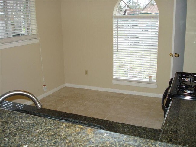 Building Photo - 2607 Fox View