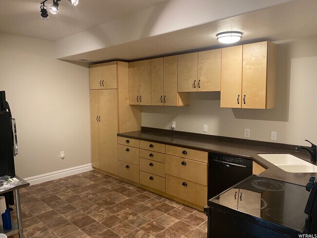 Building Photo - 9668 S Cindy Ct