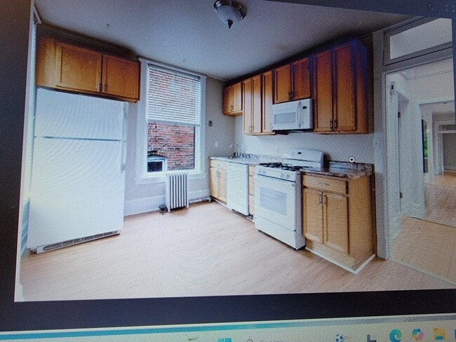 Building Photo - 315 S Maple Ave