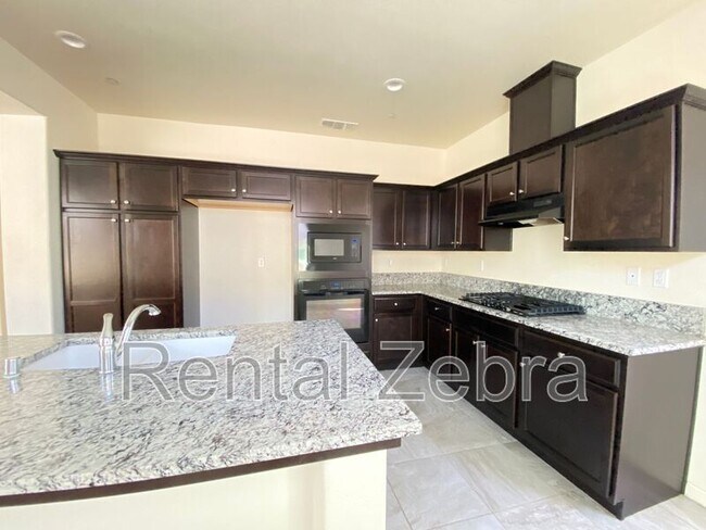 Foto del edificio - 4388 Strathmore Pl