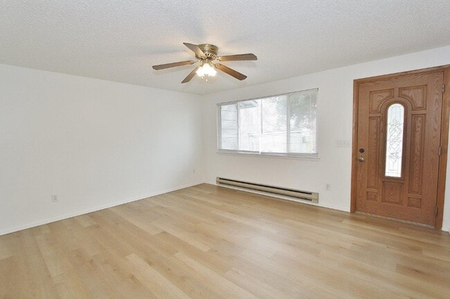 Foto del edificio - Single-Level Home on Corner Lot