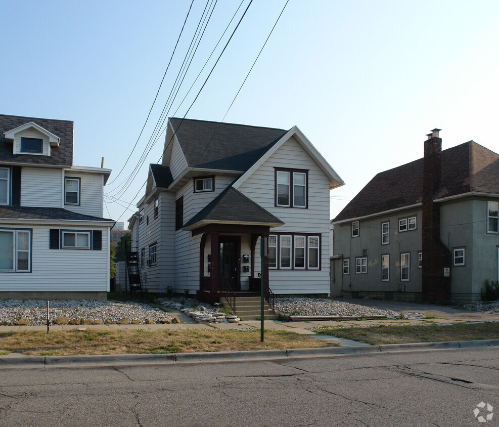 Building Photo - 212 W Hillsdale St