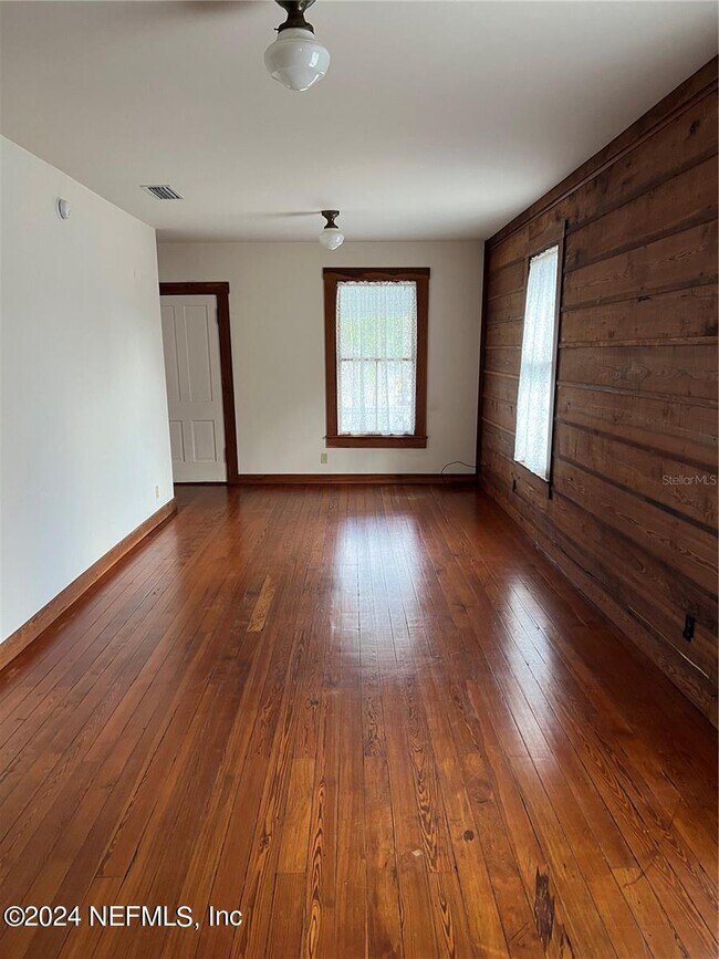 Building Photo - 105 FL-26