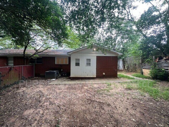 Building Photo - 6013 Ingleside Dr