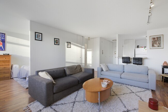 Foto del edificio - 1355 N Sandburg Ter