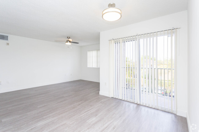 Foto del interior - Doral Terrace Apartments - 4-5 Year Wait List