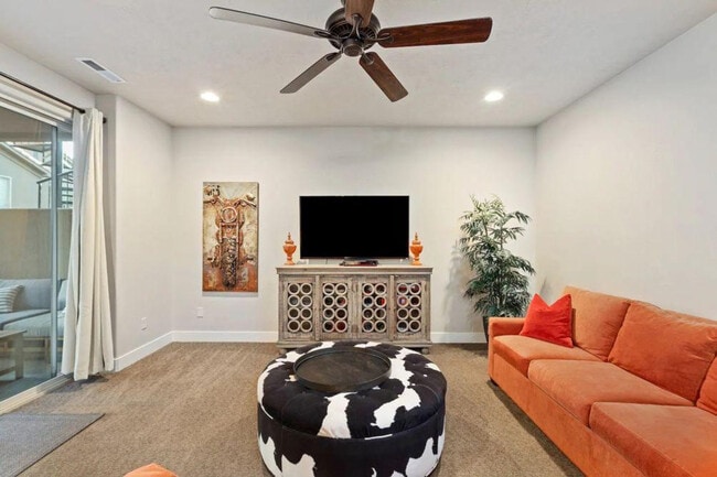 Building Photo - 3800 Paradise Vlg Dr