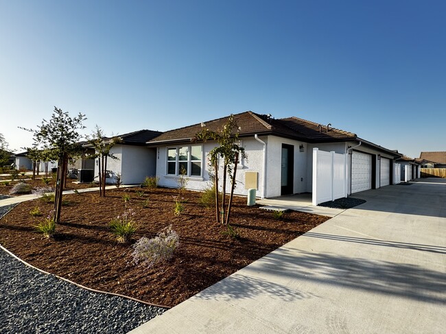 Foto del edificio - 2426 Oakmont Cir