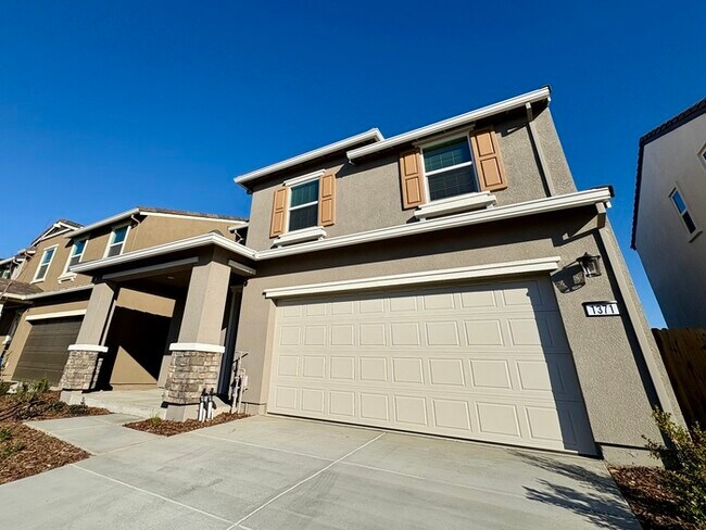Foto del edificio - Beautiful Brand New SOLAR 3 bedroom 2.5 Bathroom Just Built in Lincoln CA!