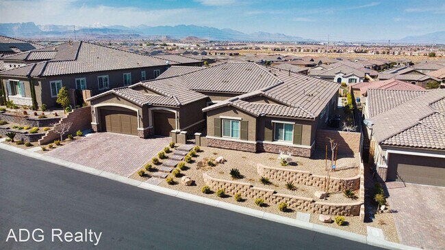 Building Photo - 4 br, 3.5 bath House - 6248 Carol Butte Ct