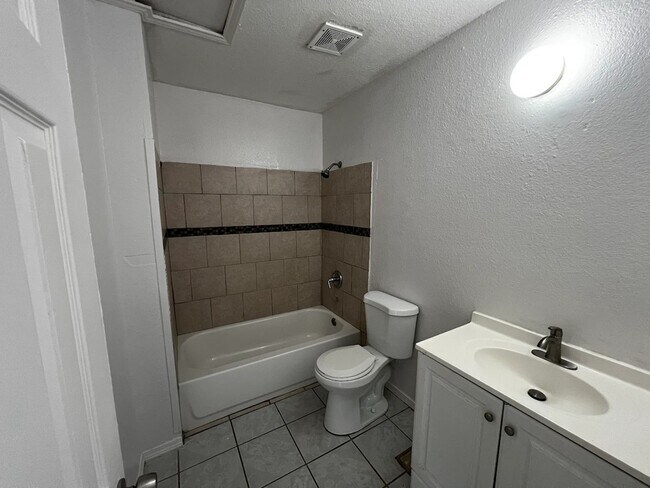 Foto del edificio - 5105 Villa Bonita St