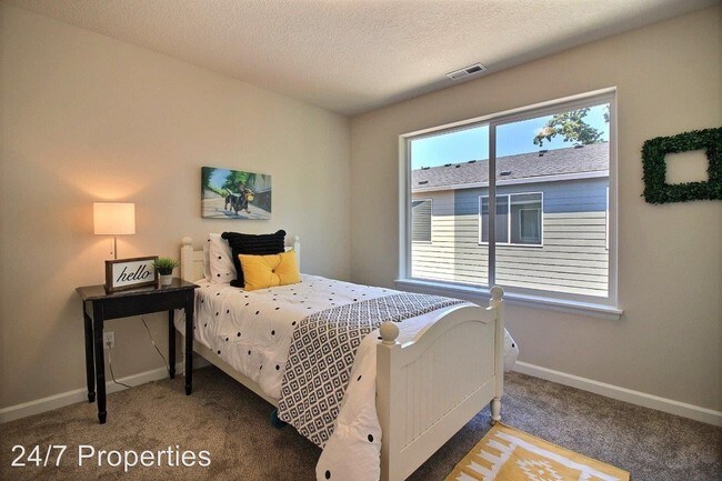 Building Photo - 4 br, 3.5 bath House - 16678 SW Barsotti St