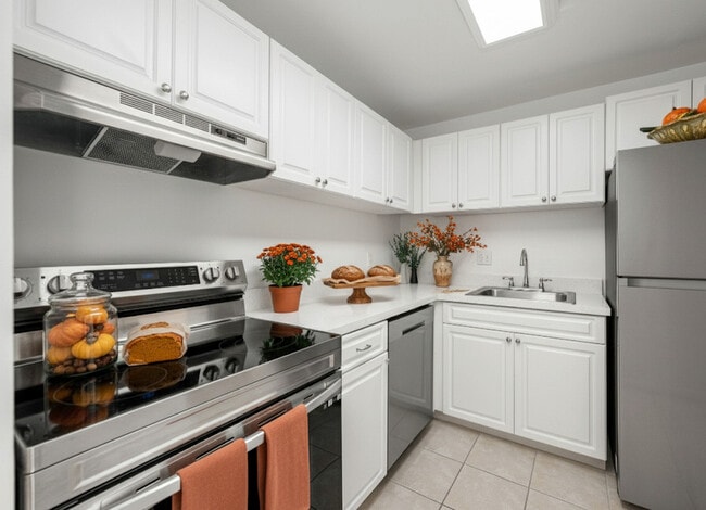 Your Fall Move-In Just Got Sweeter! - One Park Plaza Apartments