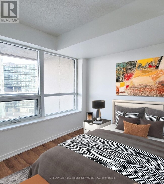 Photo du bâtiment - 38 Joe Shuster Way