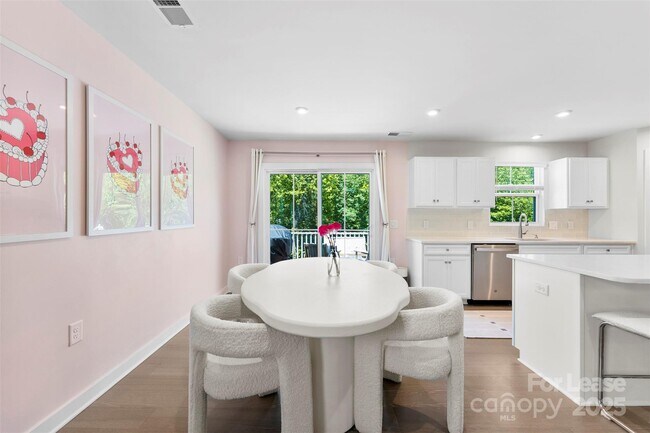 Foto del edificio - 2217 GoldWood Dr