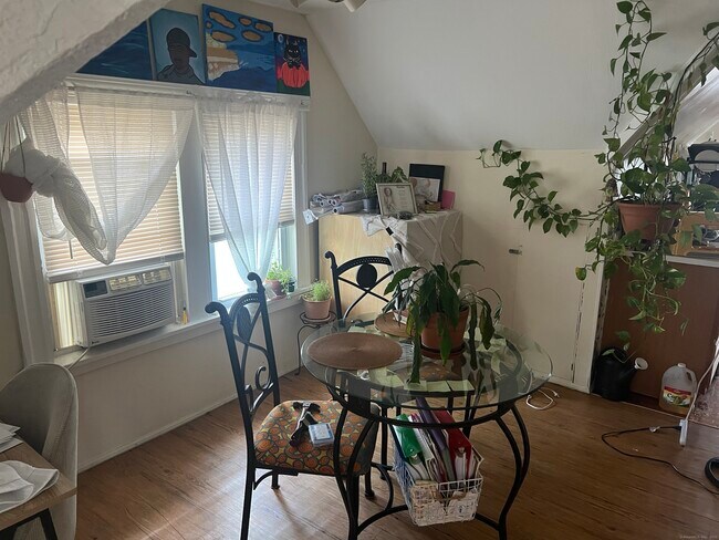 Foto del edificio - 855 Brewster St
