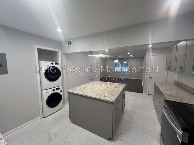 Building Photo - 3057 Pharr Ct N Northwest