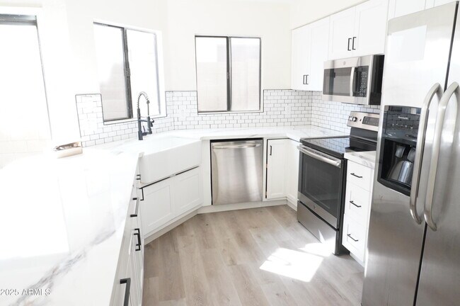Foto del edificio - 4024 E Hiddenview Dr