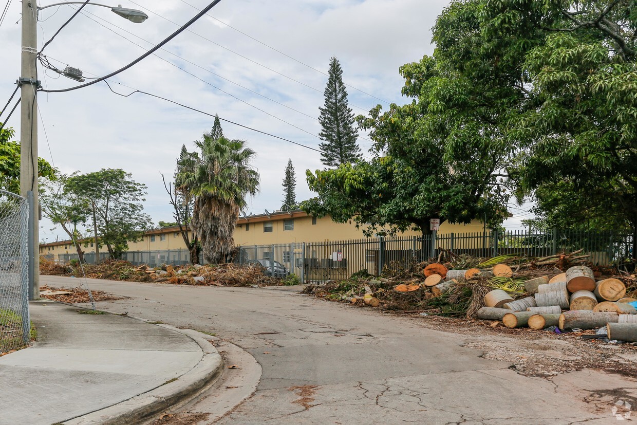 Building Photo - Creek Club Apartments