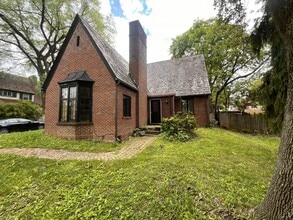 Building Photo - 518 S Garner St
