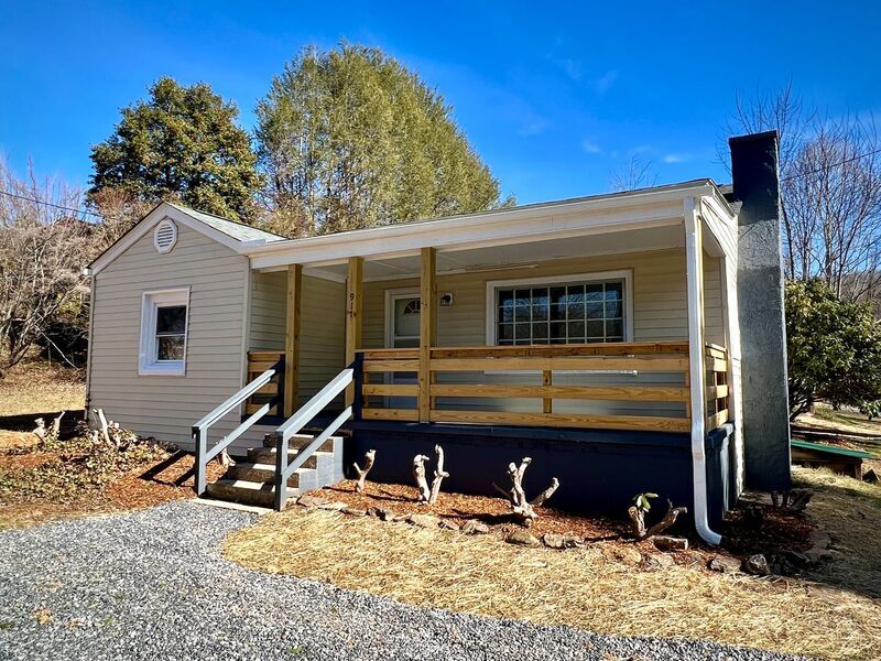 15 Martha Way, Waynesville, NC 28785 Condo for Rent in Waynesville