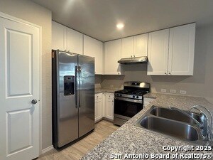 Foto del edificio - 9011 Little Hoss