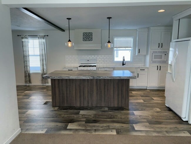 Building Photo - 25638 Baltusrol Dr