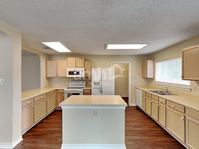 Building Photo - 8066 Chestnut Cape Dr