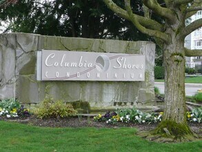 Building Photo - 520 SE Columbia River Dr