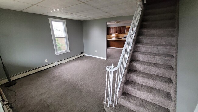 Entry way - 624 Deacon St