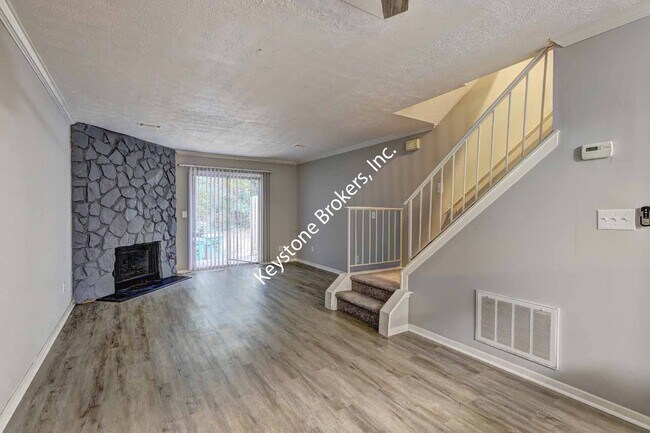 Foto del edificio - 6706 Witherington Ct NW