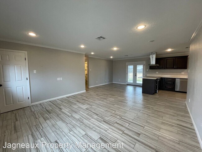 Building Photo - 3 br, 2 bath House - 2404 Roxton St