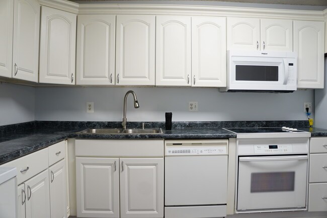 Foto del edificio - 8380 Greensboro Dr