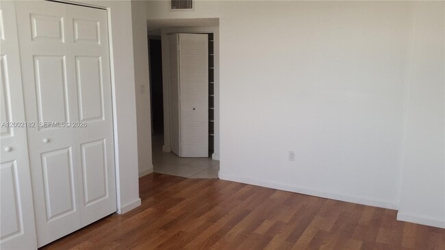 Foto del edificio - 2750 NE 183rd St