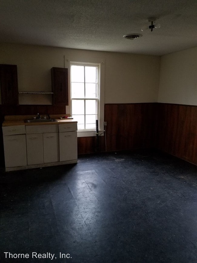 Building Photo - 2 br, 1 bath House - 1701 S Church Street