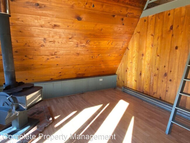Building Photo - 1 br, 1 bath House - 10605 U. Applegate Rd.