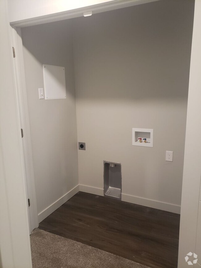 Building Photo - 572 S 100 W