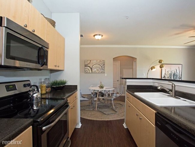 Foto del edificio - 8702 Brodie Ln