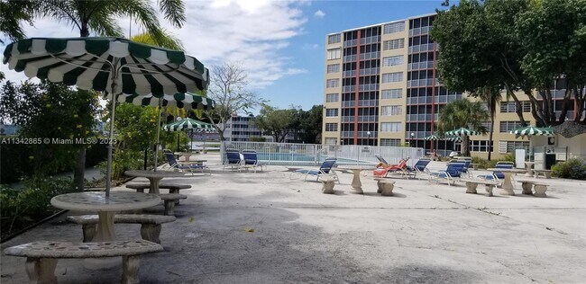 Foto del edificio - 1750 NE 191st St
