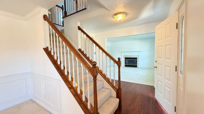 Building Photo - 611 Buttercup Dr