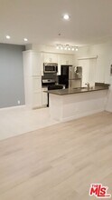 Building Photo - 1132 S Oakhurst Dr