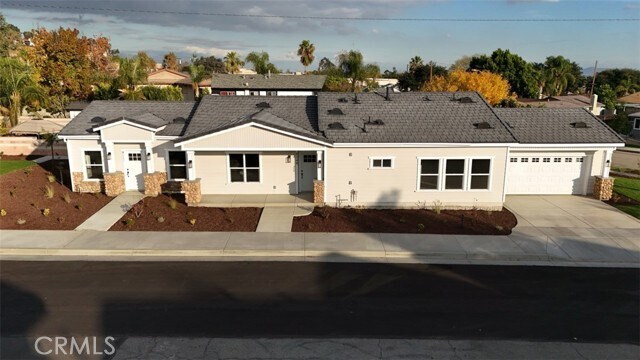 Foto principal - 8249 Red Hill Country Club Dr