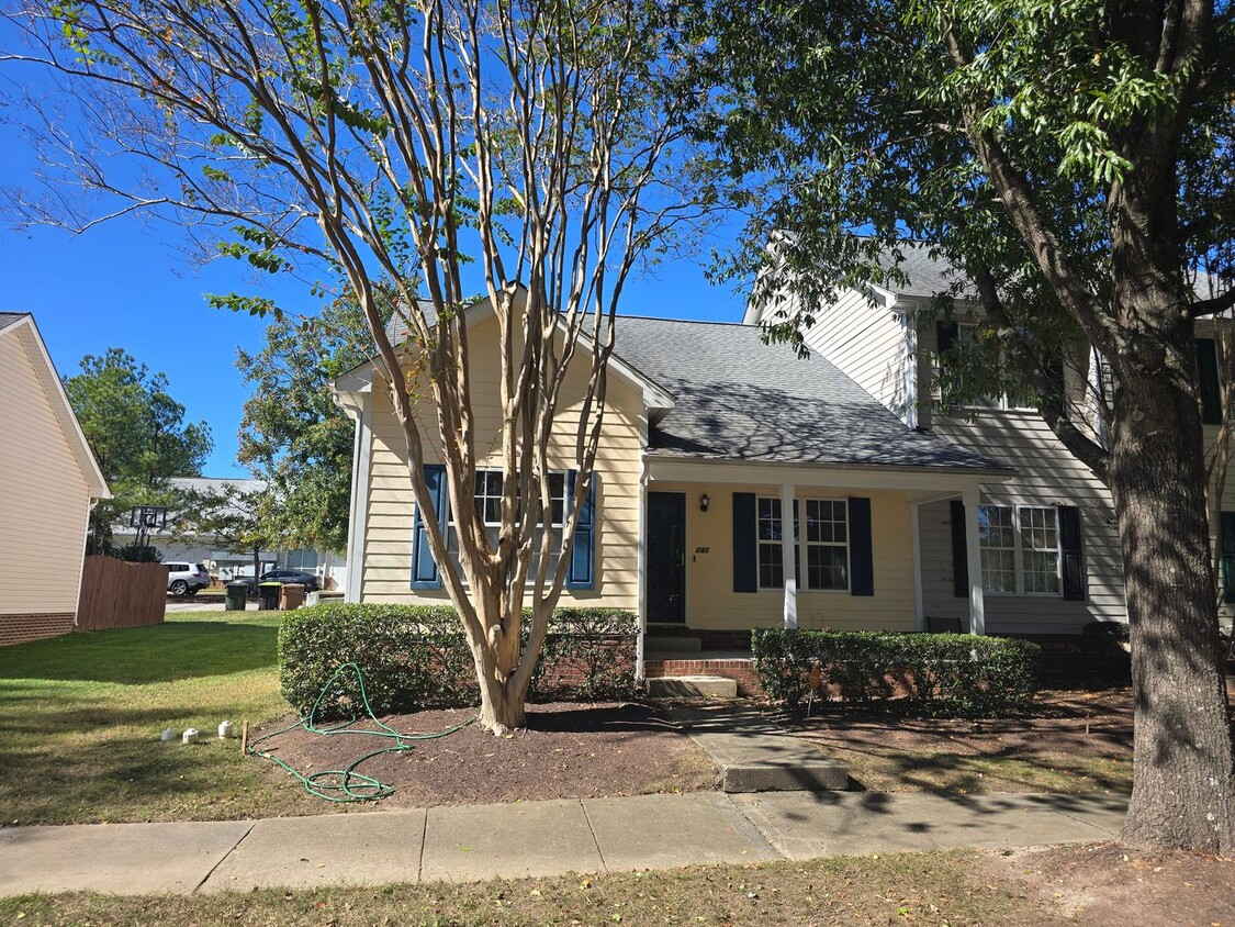 Primary Photo - Super Cute Renovated End-Unit Loft Townhome in Arbor Creek!