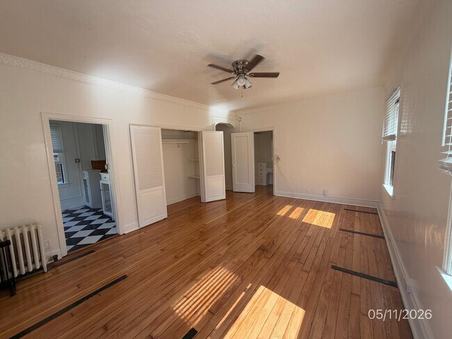 Foto del edificio - 318 S Kingsley Dr