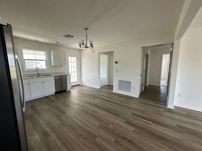 Foto del edificio - NEWER HOME adjacent to The Villages in all...