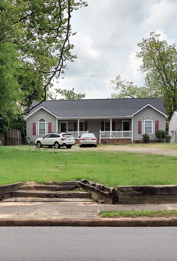 Primary Photo - 106 W Centennial St