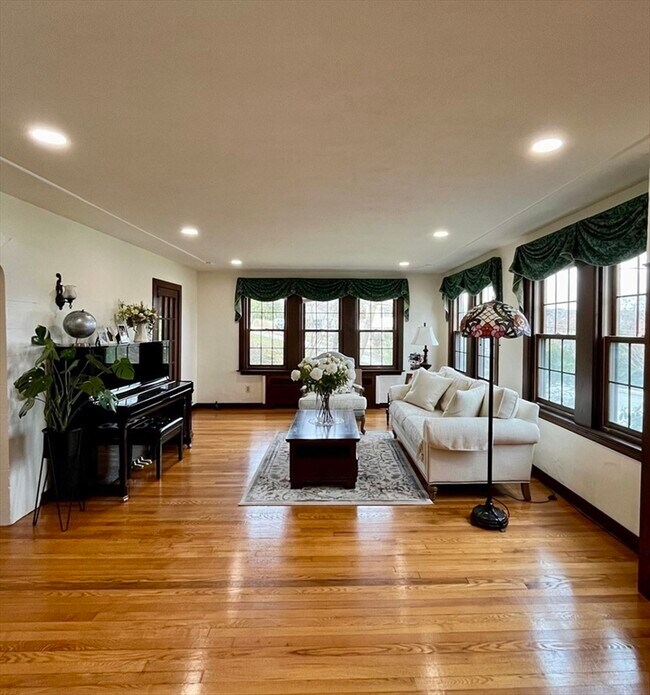 Foto del edificio - 99 Louise Rd