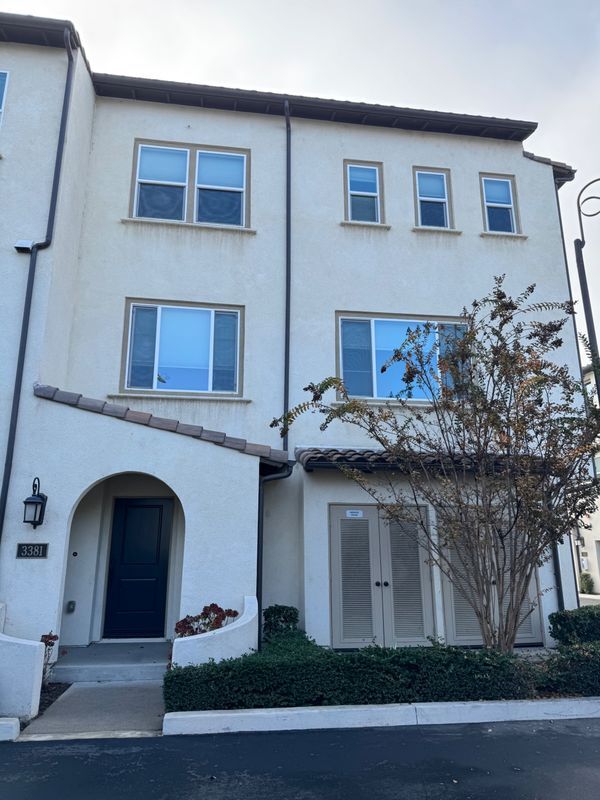 Building Photo - 3381 Lynd Ave