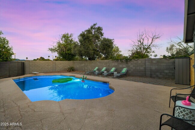 Foto del edificio - 5803 S Kenwood Ln