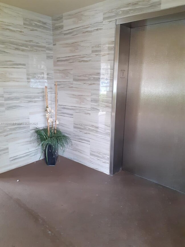 Foto del edificio - 1000 SW 128th Terrace